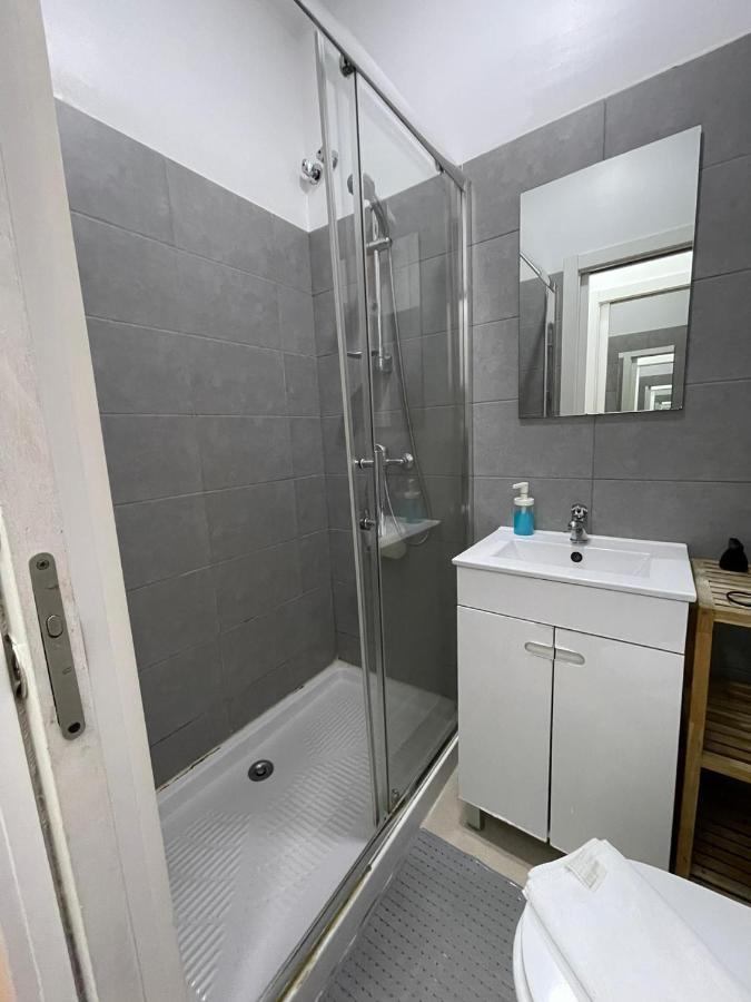 Antique M1 R1 - Amazing Double Room With Shared Bathroom In Marques Pombal Lisbon Luaran gambar